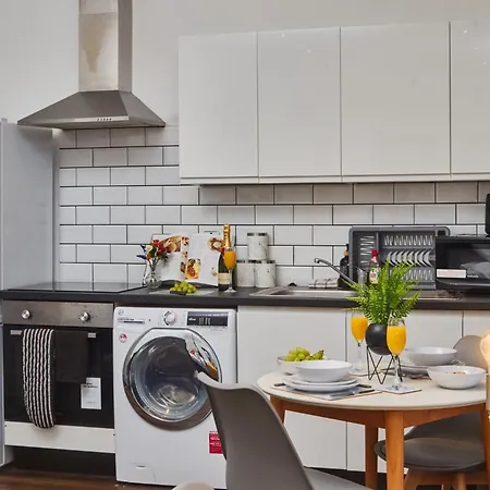 Apartment Perfect For Professionals In Ls1 & Lgi - Private Garden! Contact Us For Better Offers! Leeds (West Yorkshire)