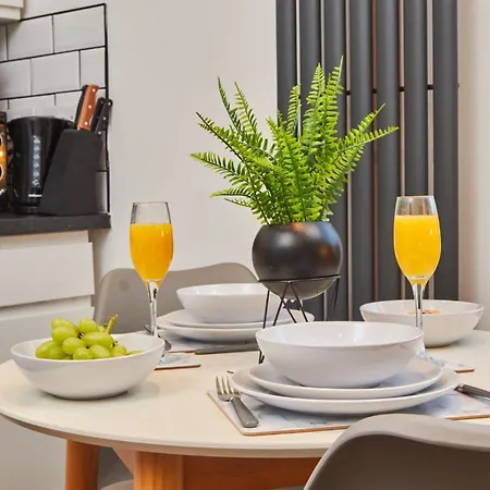 Perfect For Professionals In Ls1 & Lgi - Private Garden! Contact Us For Better Offers! Apartment
