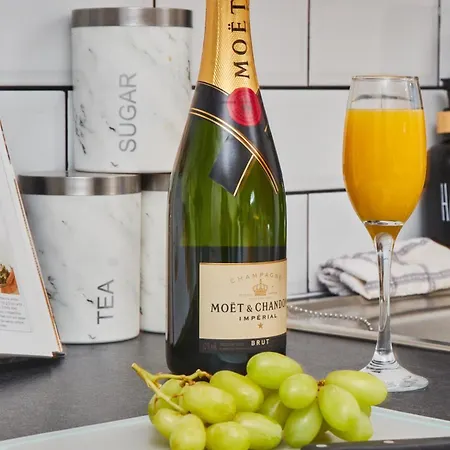 Perfect For Professionals In Ls1 & Lgi - Private Garden! Contact Us For Better Offers! Apartment