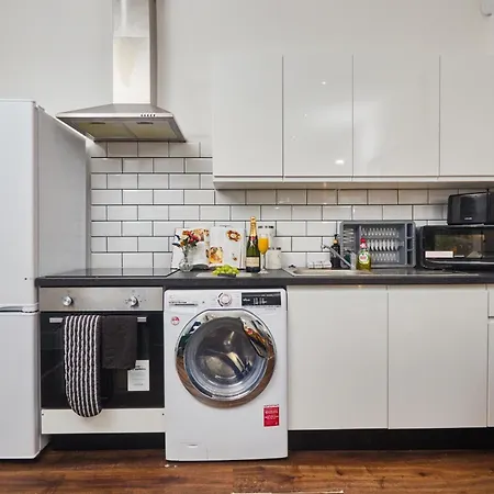 Perfect For Professionals In Ls1 & Lgi - Private Garden! Contact Us For Better Offers! Apartment