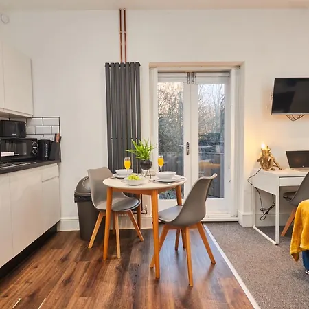 Perfect For Professionals In Ls1 & Lgi - Private Garden! Contact Us For Better Offers! Apartment *
