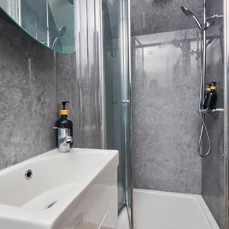 Perfect For Professionals In Ls1 & Lgi - Private Garden! Contact Us For Better Offers! Apartment