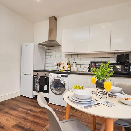 Apartment Perfect For Professionals In Ls1 & Lgi - Private Garden! Contact Us For Better Offers!
