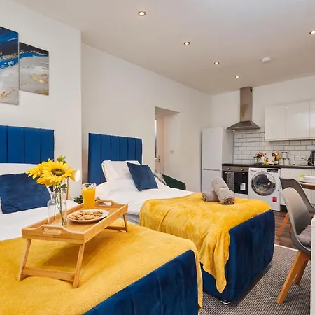 Perfect For Professionals In Ls1 & Lgi - Private Garden! Contact Us For Better Offers!