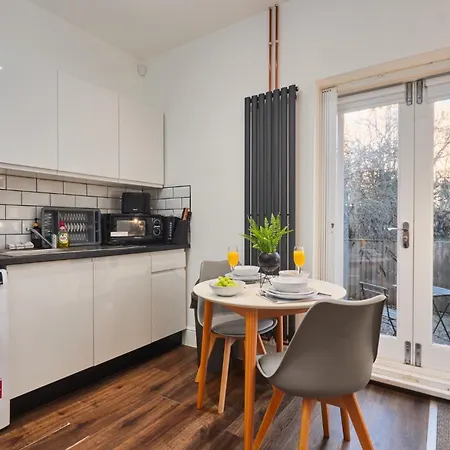 Perfect For Professionals In Ls1 & Lgi - Private Garden! Contact Us For Better Offers! *