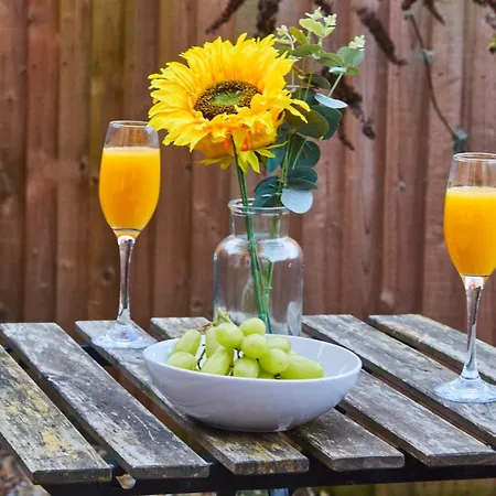 Apartment Perfect For Professionals In Ls1 & Lgi - Private Garden! Contact Us For Better Offers! Leeds (West Yorkshire)