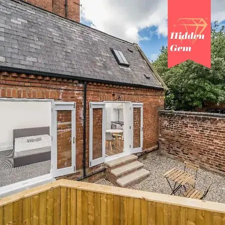 Perfect For Professionals In Ls1 & Lgi - Private Garden! Contact Us For Better Offers! *